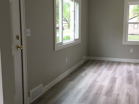 4th image of 404 W Clifton Ave