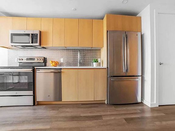3rd image of 814 Amsterdam Ave #5F