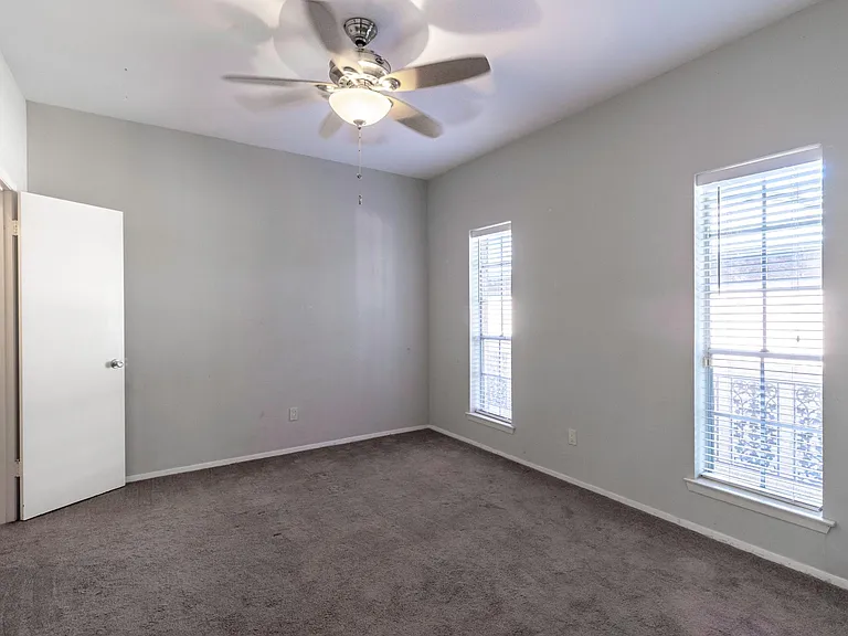 6011 E University Blvd #247 — Photo 8