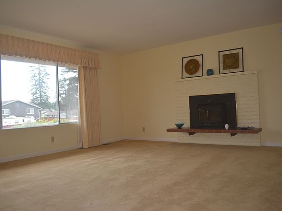 5th image of 582 NW 2nd Ave