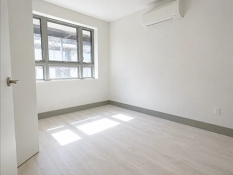 1353 Myrtle Ave #A — Photo 2