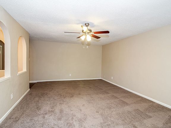 3rd image of 1114 Whiteoak Dr