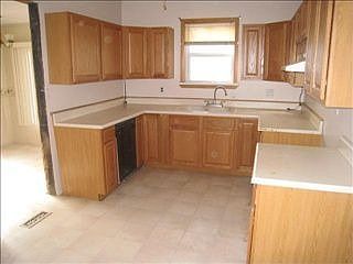 3rd image of 619 W Tiffin St