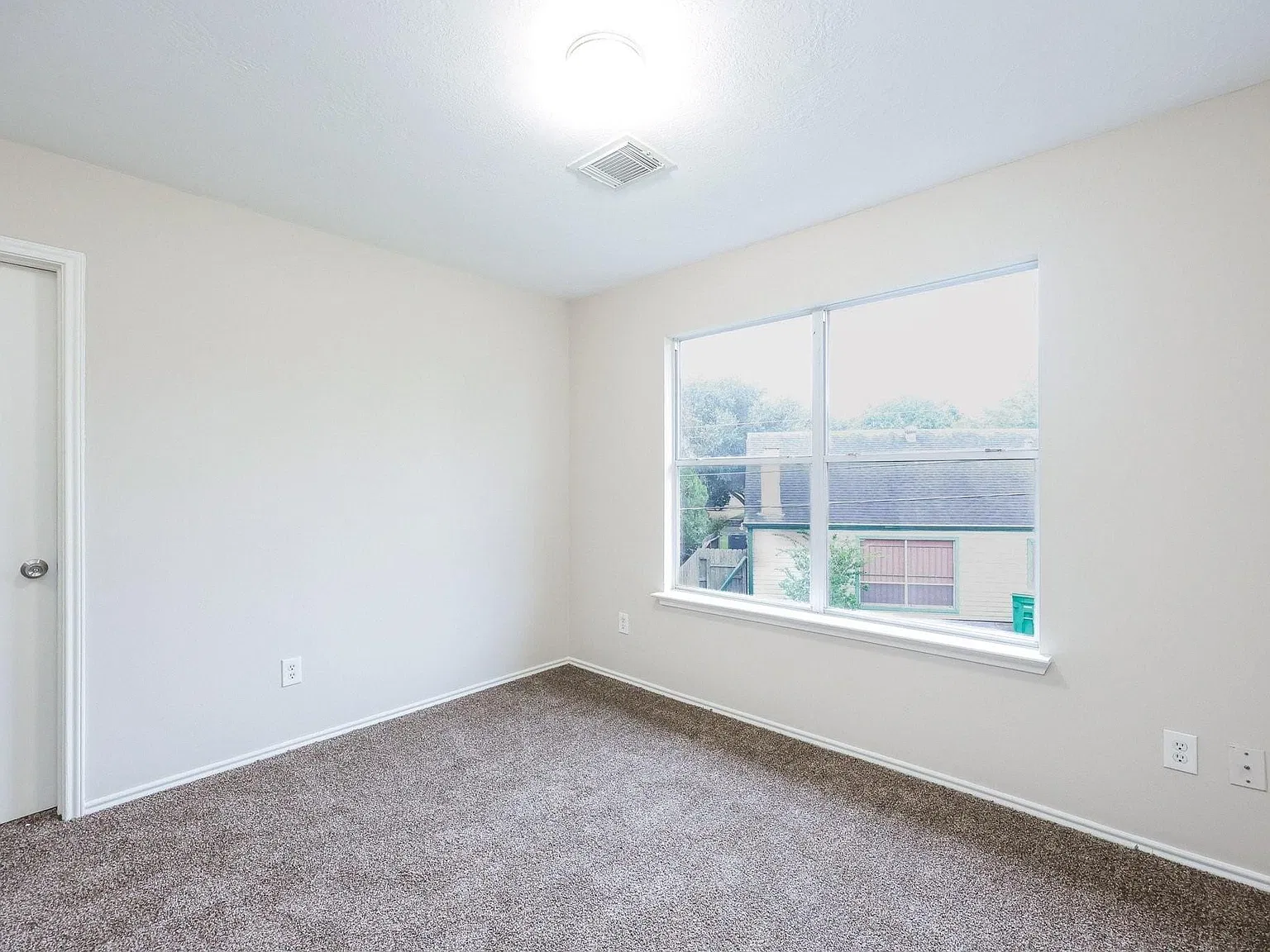 4 bed, 3.0 bath, 1830 sqft, $2,200 — Photo 4