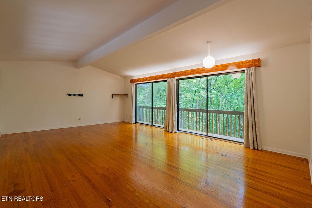 909 W Outer Dr, Oak Ridge, TN - View 3