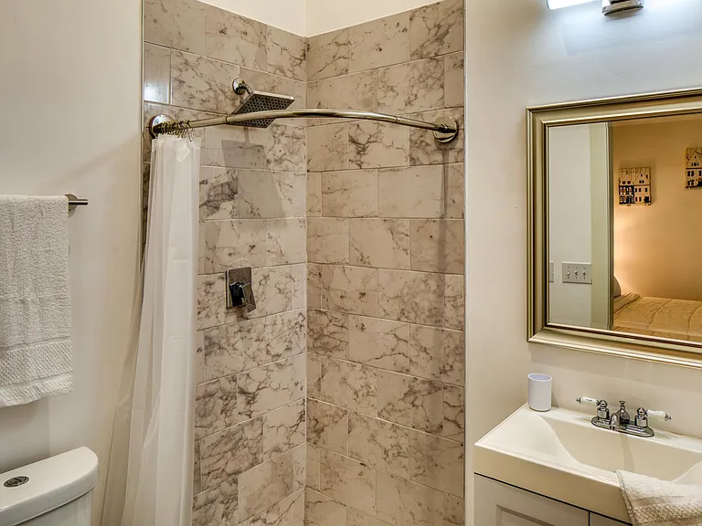 307 W 36th St #B — Photo 16