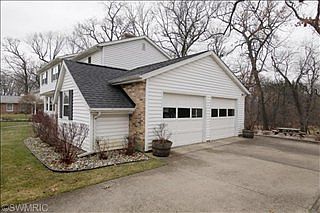5th image of 7617 Ravenswood Dr