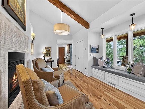 5th image of 235 Hillcrest Rd W