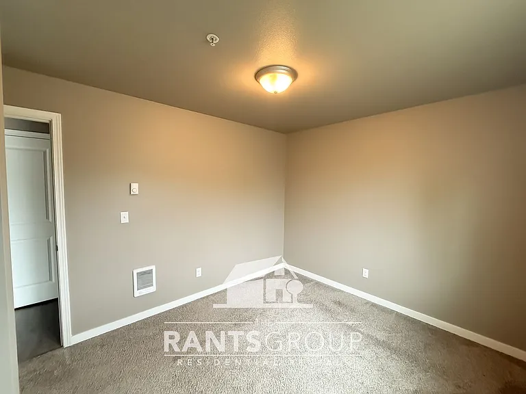 Bedrock Apartments — Photo 13