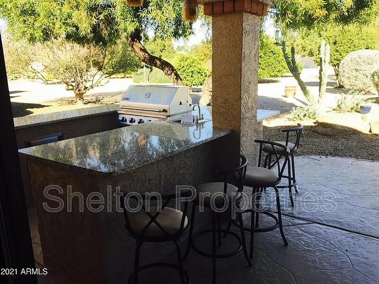 9418 W Tonto Ln — Photo 2