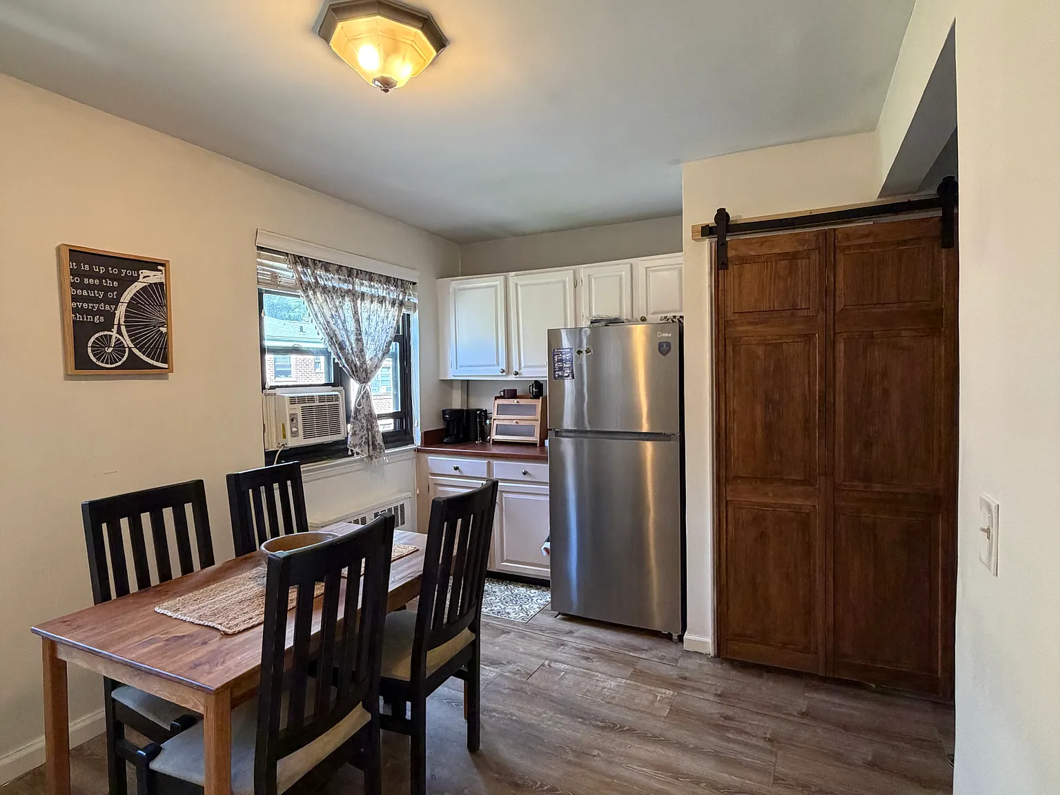 2 bed, 1010 sqft, $3,100 — Photo 2
