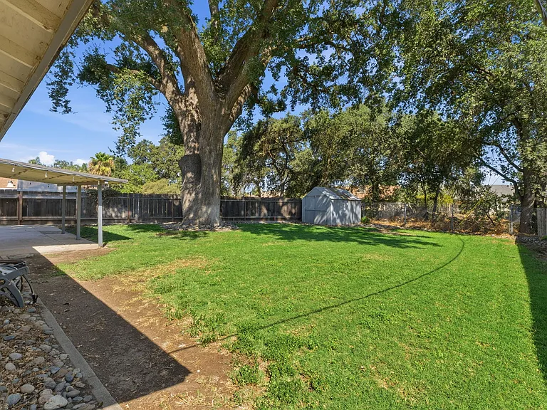 952 W Raymond Rd — Photo 23