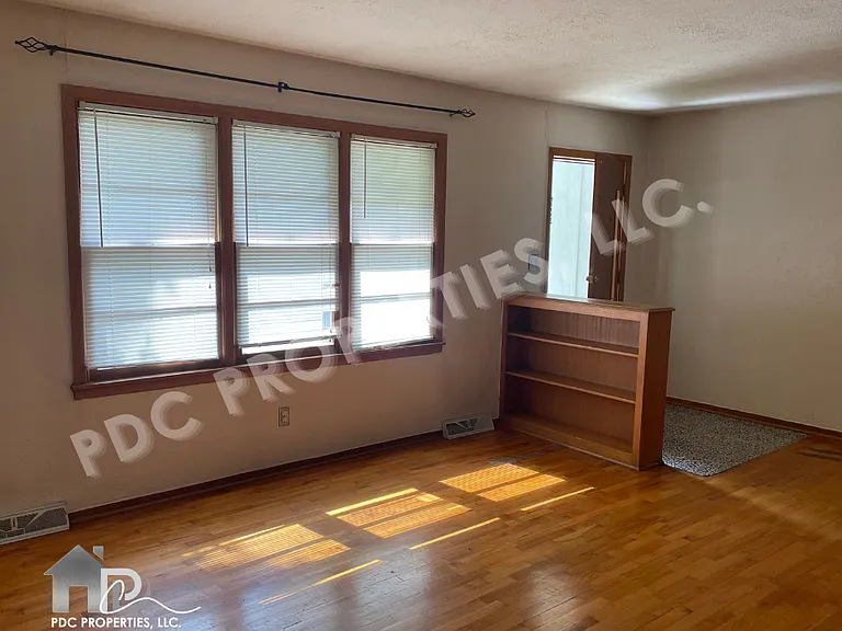 832 S Luster Ave — Photo 4