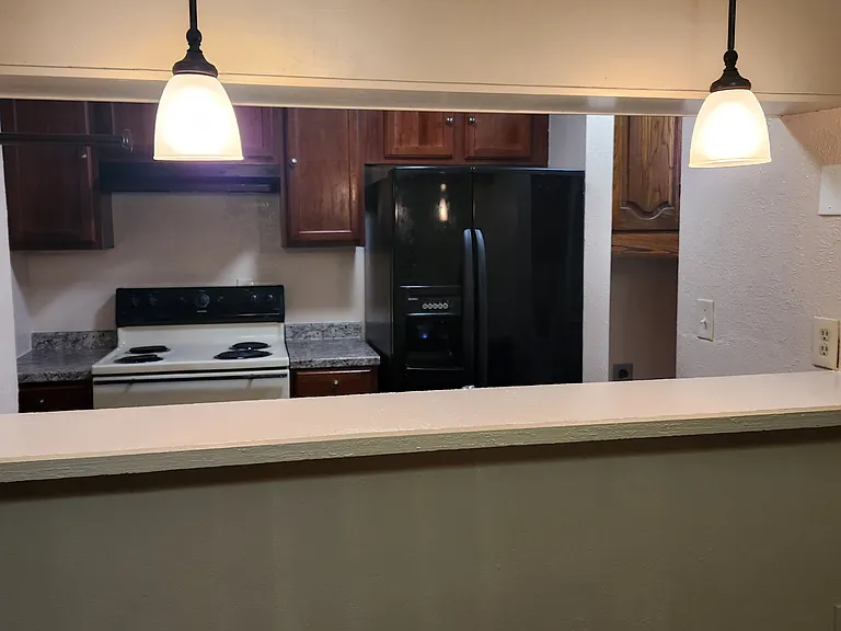 324 Valley Park Dr — Photo 2