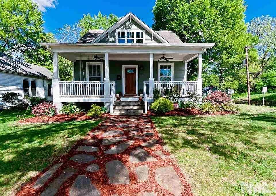 1st image of 402 Oakwood Ave