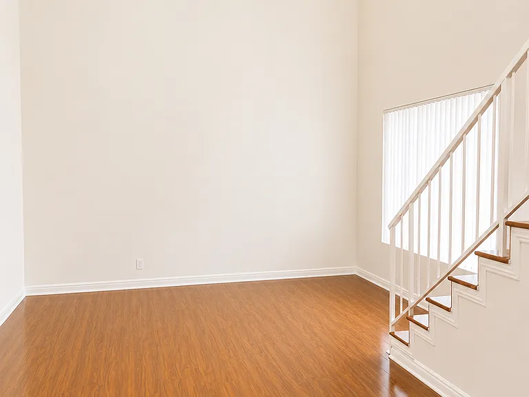 15020 Burbank Blvd — Photo 25