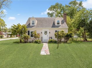 46 Crest Ave, Warwick, RI 02886