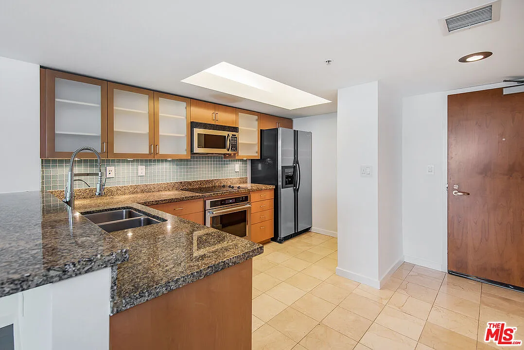 Building Photo - 13700 Marina Pointe Dr #1019