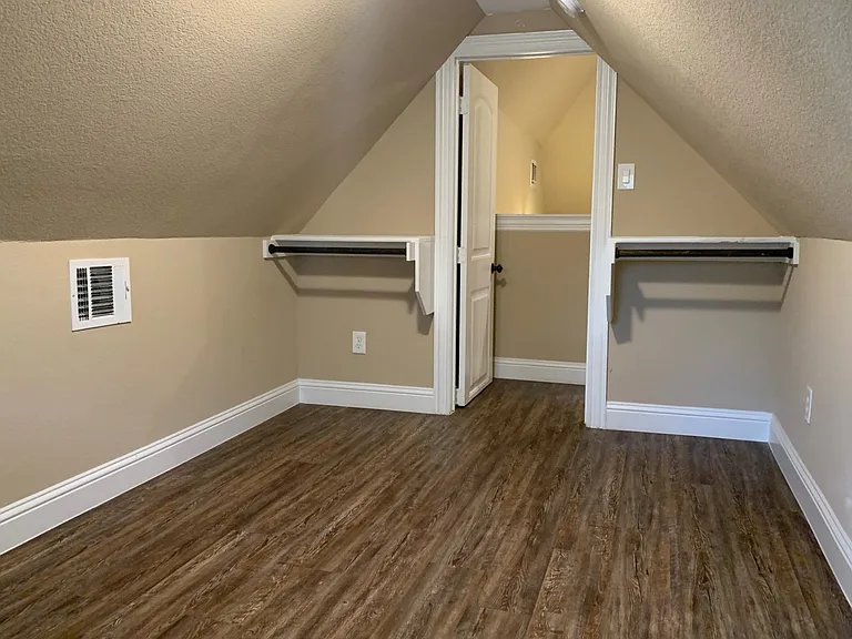 1433 S Travis St #A — Photo 38