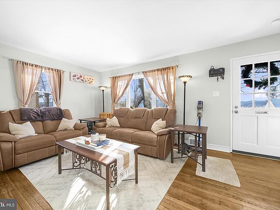 4th image of 11 Margaret Dr