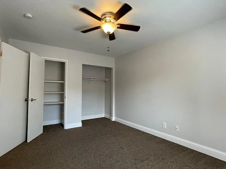 689 Lowry Ave NE #7 — Photo 30