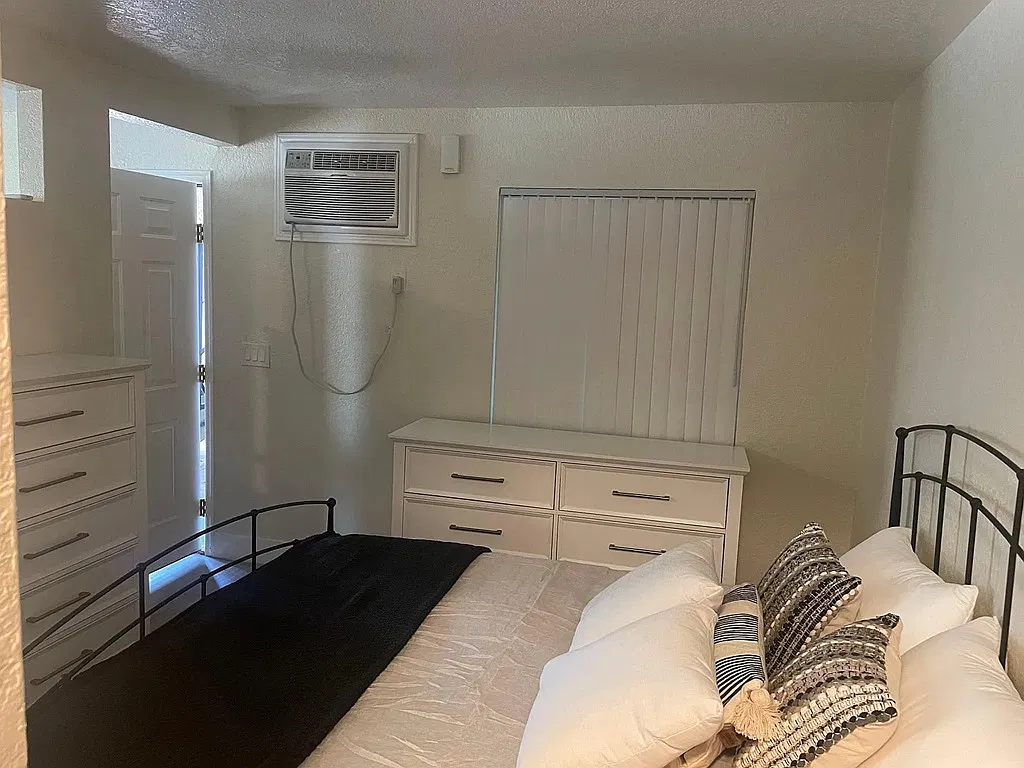 Studio, 450 sqft, $1,195 — Photo 4