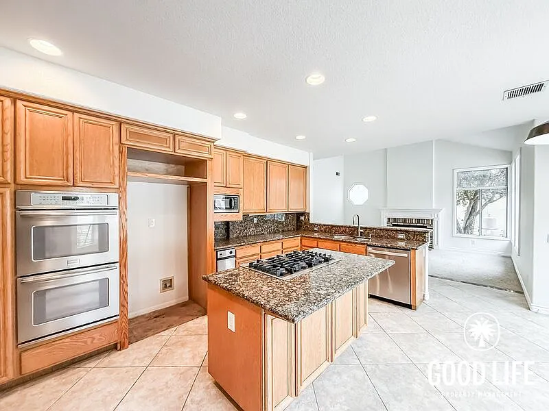 4 bed, 3.0 bath, 2949 sqft, $6,450 — Photo 2
