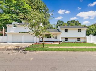 160 Katona Dr, Fairfield, CT 06824