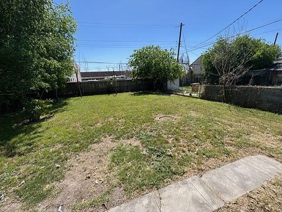 2nd image of 3121 Magnolia St