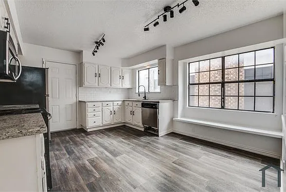 434 Wellington Dr — Photo 5
