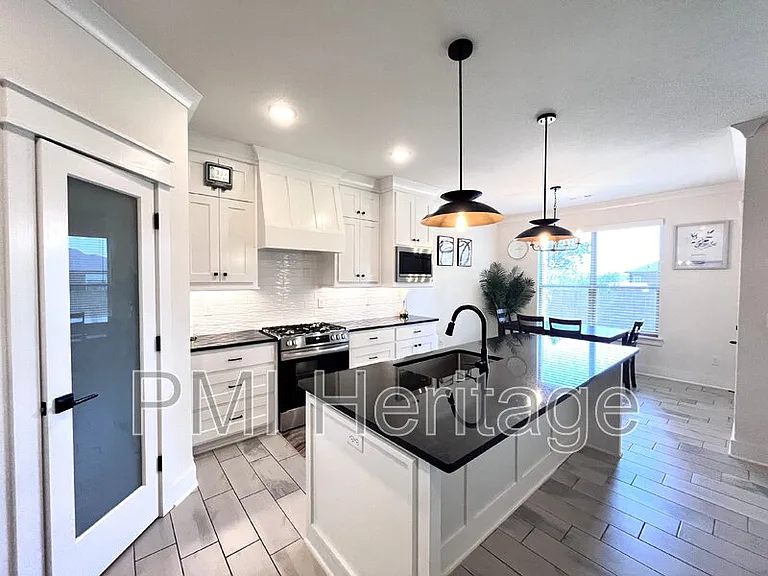 2061 Larry Ln — Photo 8