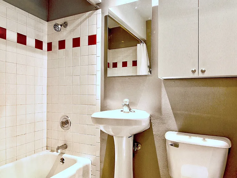 1843 N Cambridge Ave #4 — Photo 4