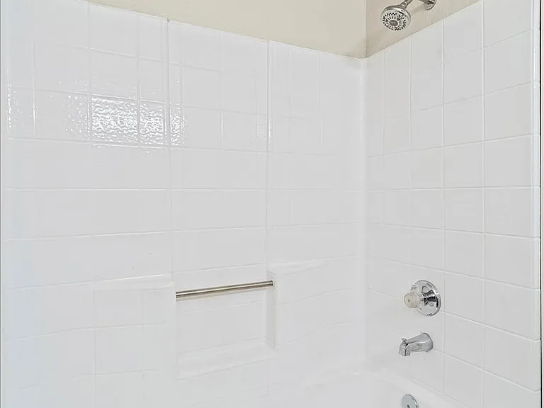 200 E Windsor Rd #1 — Photo 23