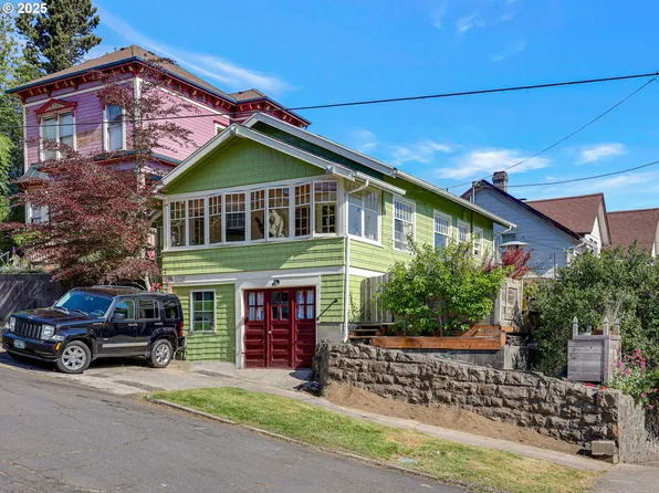 1078 Harrison Ave, Astoria, OR 97103