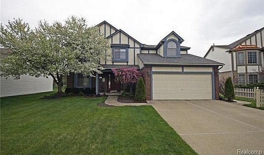 1st image of 7038 Foxridge Dr #40