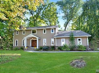 8 Lexington Ln, Montvale, NJ 07645