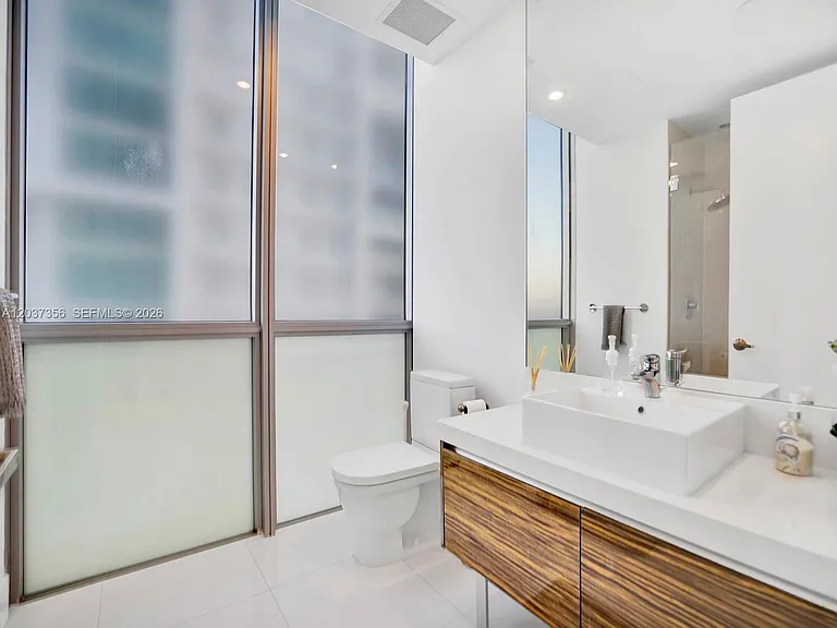 1100 Biscayne Blvd #4001 — Photo 27