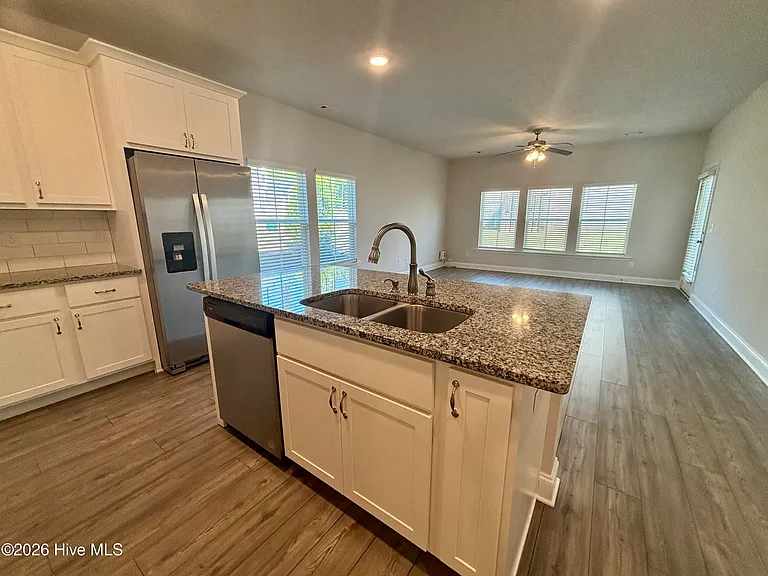 1101 Clareton Dr — Photo 5