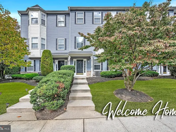 4 Turtle Ct, Delanco, NJ 08075