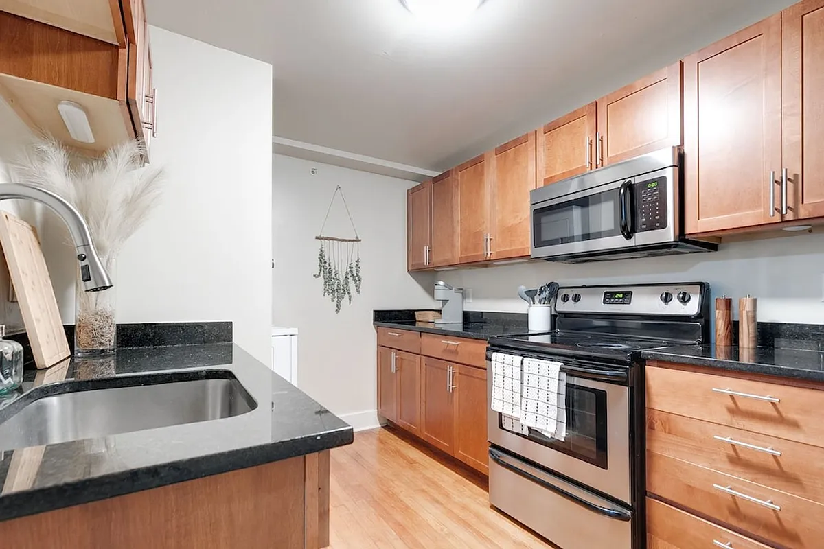 Building Photo - Mortons Apartments
