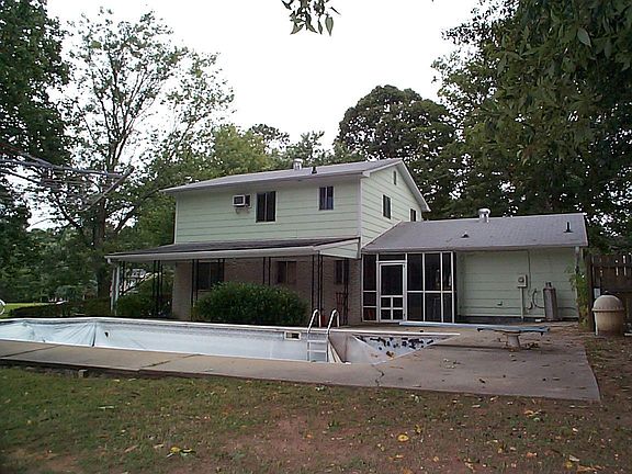 another back view of the pool