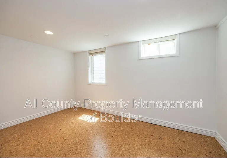 425 S 40th St — Photo 18