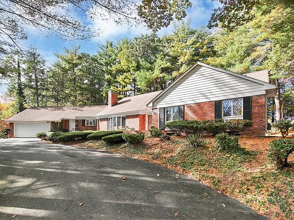 2nd image of 208 Tanglewood Dr