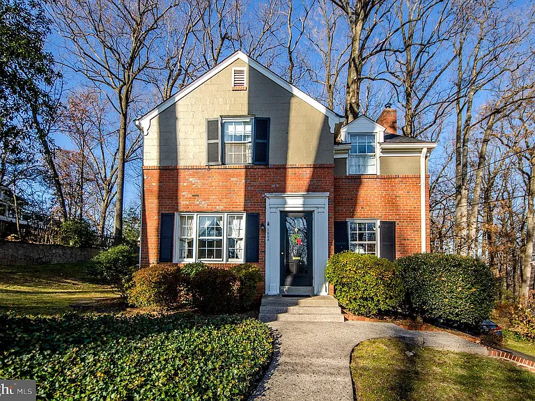 1308 Tracy Pl — Photo 1