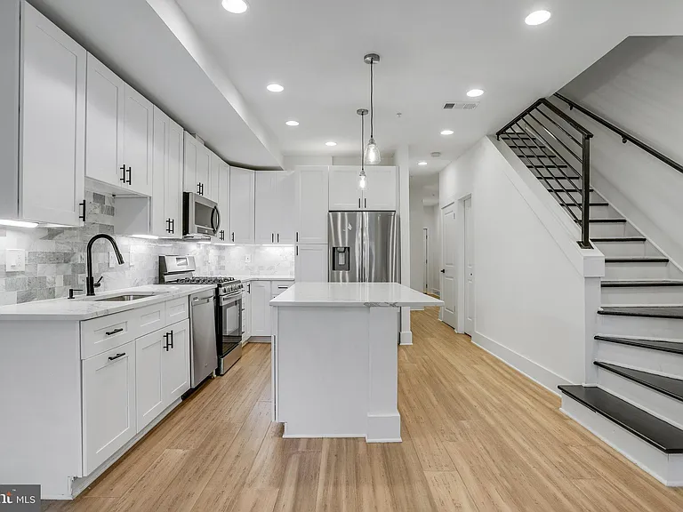 1225 Raum St NE #1 — Photo 2
