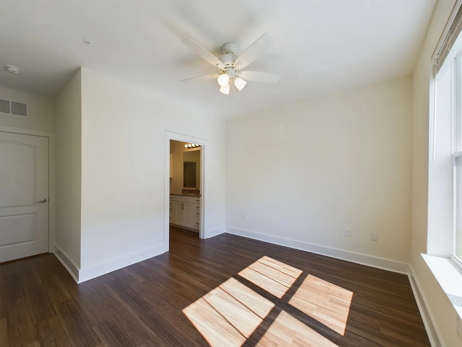 1 bed, 874 sqft, $2,049 — Photo 1