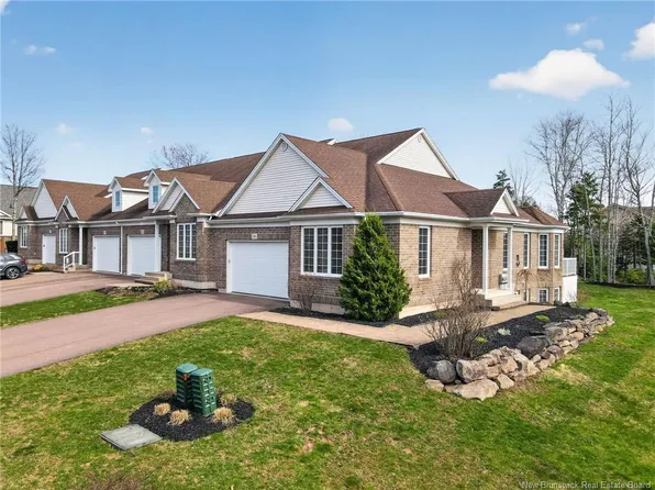 46 Guylaine, Dieppe, NB E1A 0G8