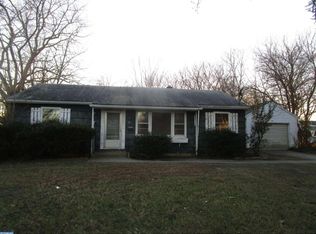 60 Warwick Rd, Stratford, NJ 08084