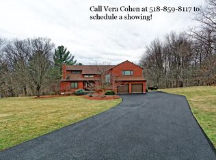13 Budd Ln, East Greenbush, NY 12061