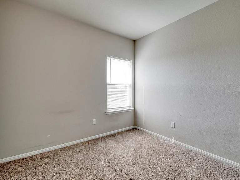 108 Kleberg Ct — Photo 17